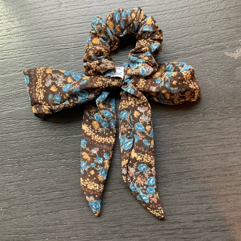 Brown hair scarf